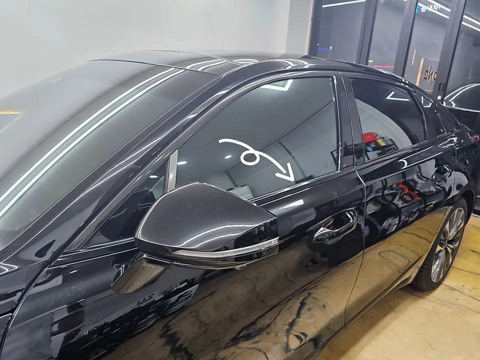 Kia K8のカーラッピング事例｜クローム除去とライト保護 施工写真 3-3