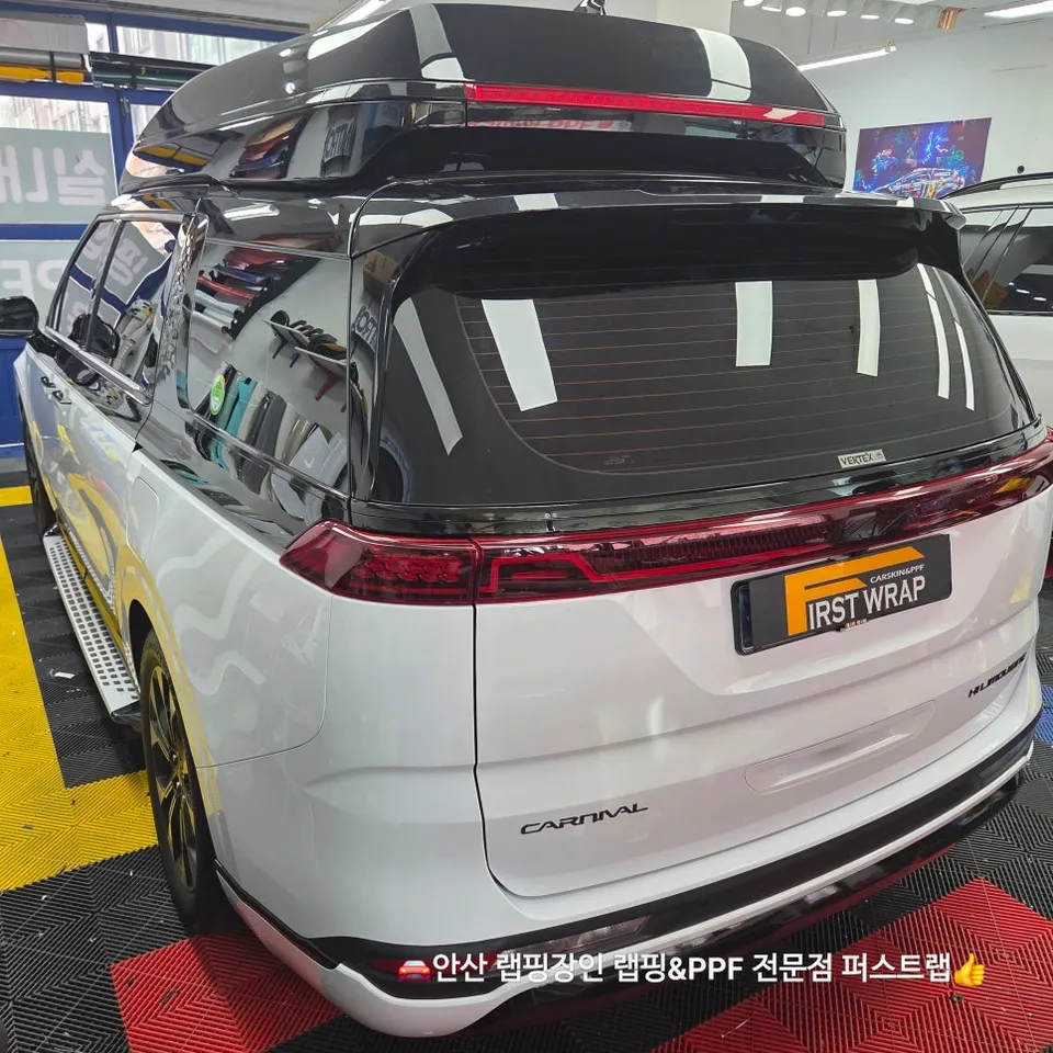 Kia Carnival Hi-Limousine ppf - Kia Carnival PPF Review: Stunning Two-Tone Transformation photo 4