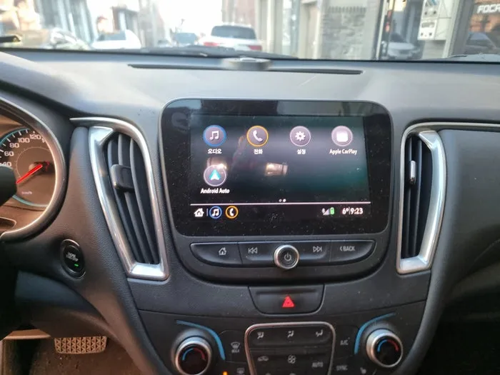 Chevrolet MalibuのAndroid Auto・CarPlay取付事例 施工写真 2