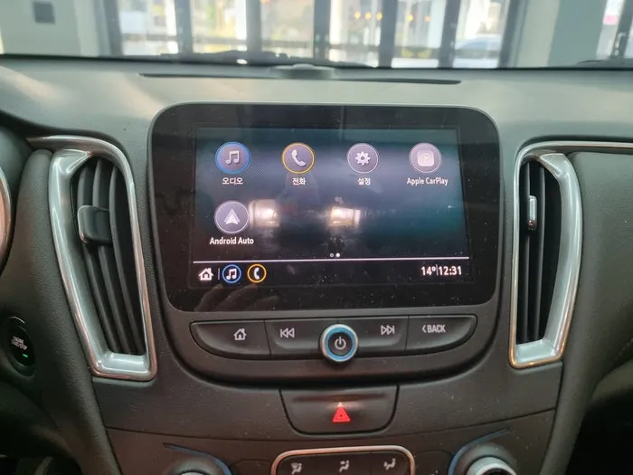 Chevrolet MalibuのAndroid Auto・CarPlay取付事例 施工写真 5