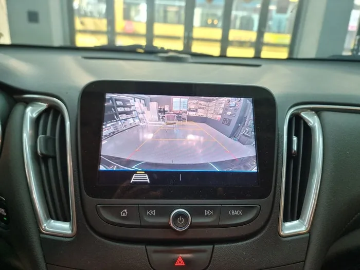 Chevrolet MalibuのAndroid Auto・CarPlay取付事例 施工写真 6