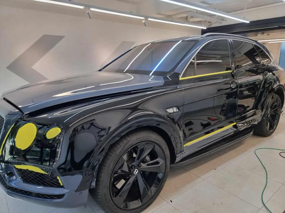 Bentley Bentaygaのカーラッピング事例|費用目安・仕上がり 施工写真 1-2
