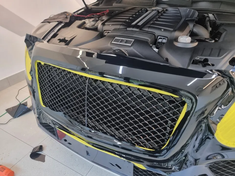 Bentley Bentaygaのカーラッピング事例|費用目安・仕上がり 施工写真 2-2