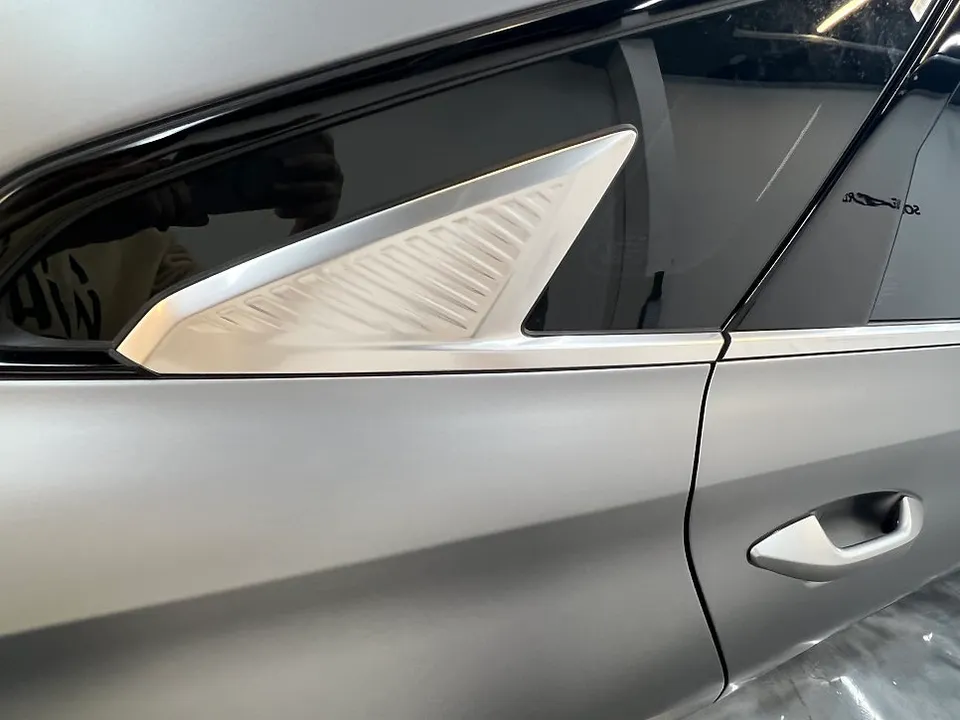 Kia K8 chrome delete - Kia K8 Chrome Delete Review: Gloss Black Trim Transformation photo 3