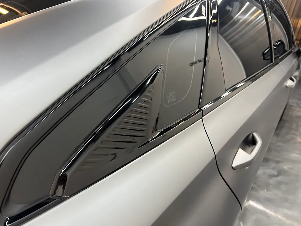 Kia K8 chrome delete - Kia K8 Chrome Delete Review: Gloss Black Trim Transformation photo 4
