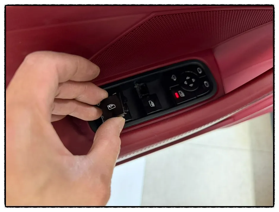 Porsche Panamera 4のドライブレコーダー取付事例 施工写真 2-2