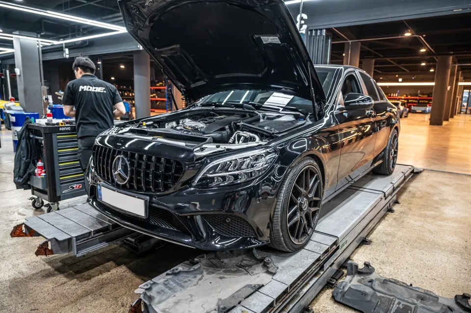 Mercedes-Benz C-Class ambient lighting installation result