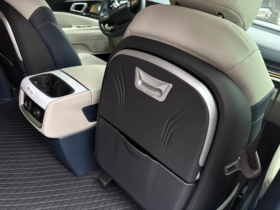Kia Carnival interior customization - Kia Carnival Seatback Table Installation Review photo 4