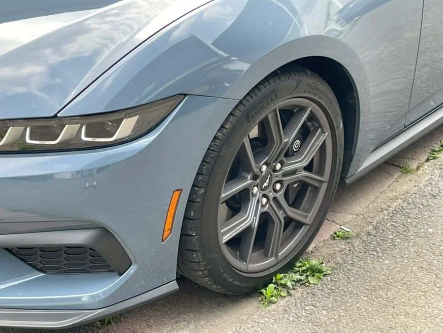 Ford Mustang 7th Genのホイールリペア・塗装事例 施工写真 5