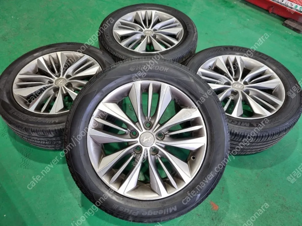 Hyundai Grandeur HGのホイールリペア・塗装事例 施工写真 2-1