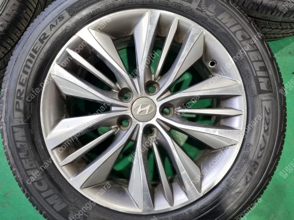 Hyundai Grandeur HGのホイールリペア・塗装事例 施工写真 3-1