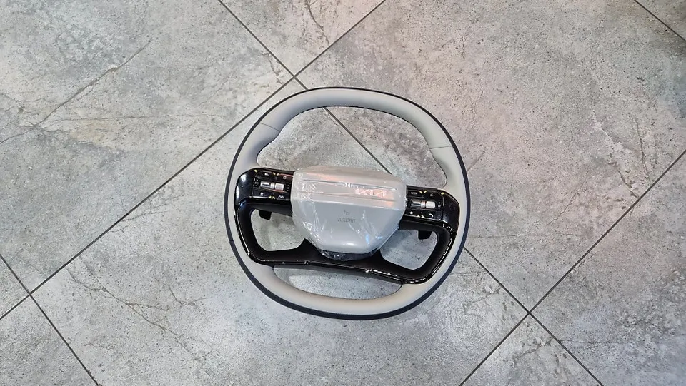 Kia Sorento MQ4 steering wheel - Kia Sorento MQ4 Steering Wheel Customization Review photo 3