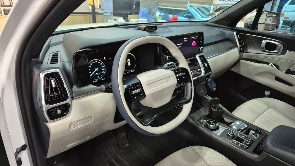 Kia Sorento MQ4 steering wheel - Kia Sorento MQ4 Steering Wheel Customization Review photo 4