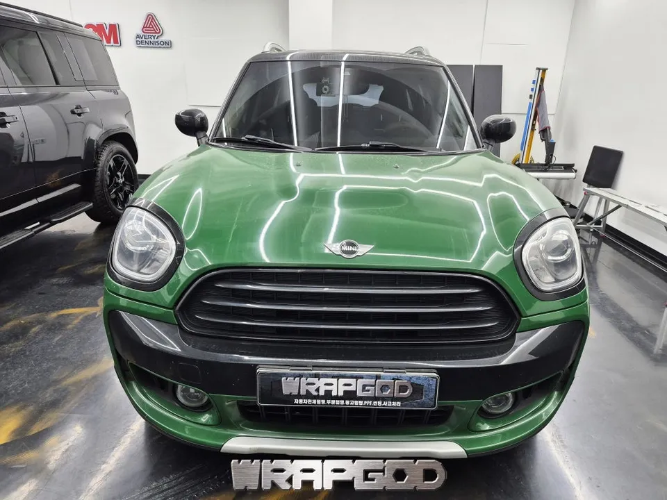 MINI Countrymanのカーラッピング事例 施工写真 2