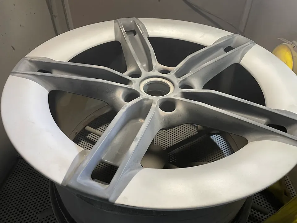 Porsche Taycanのホイールリペア・塗装事例 施工写真 3-2
