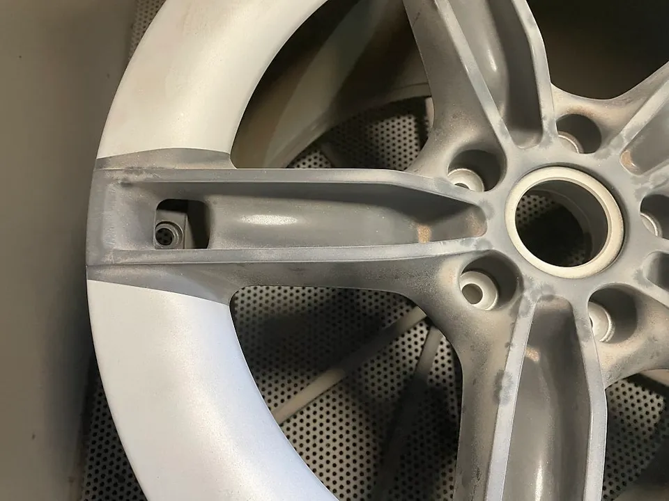 Porsche Taycanのホイールリペア・塗装事例 施工写真 4-2