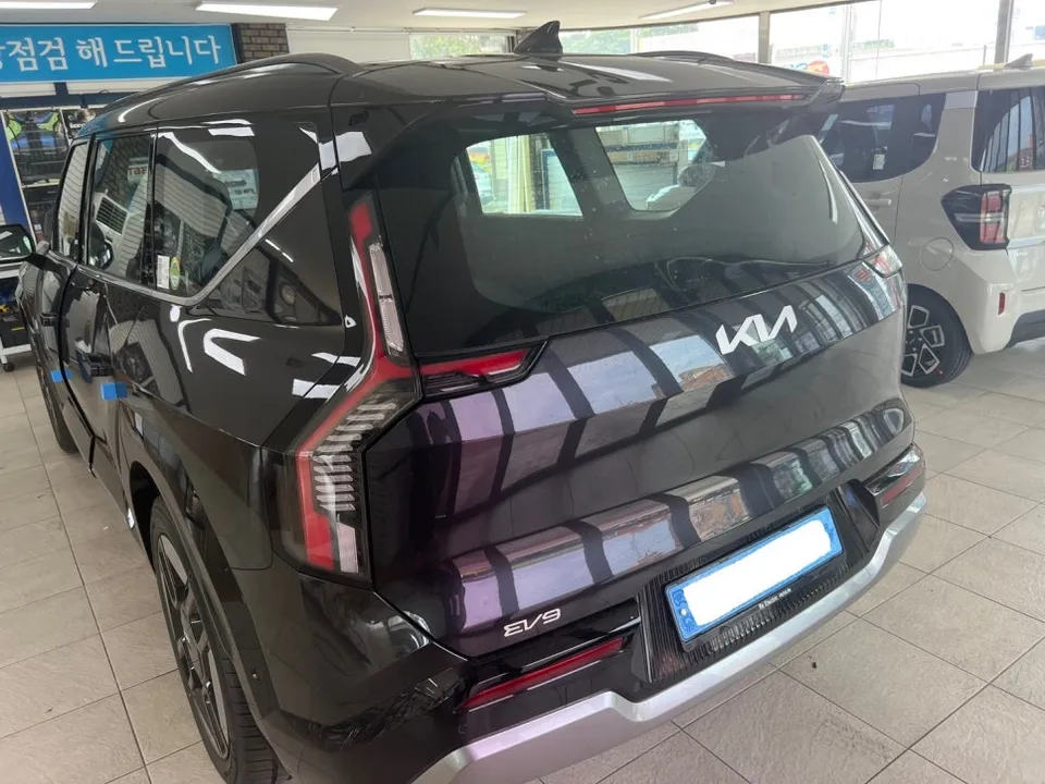 BMW X5のカーフィルム施工事例｜断熱・スモーク 施工写真 3