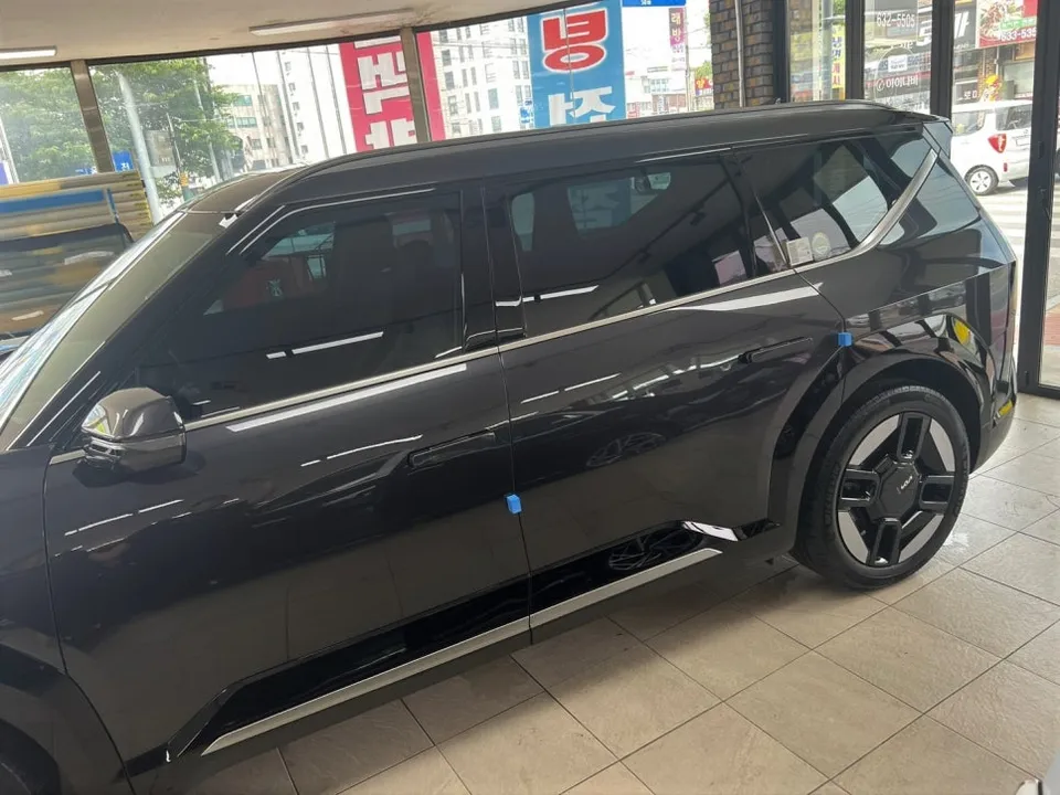 BMW X5のカーフィルム施工事例｜断熱・スモーク 施工写真 5