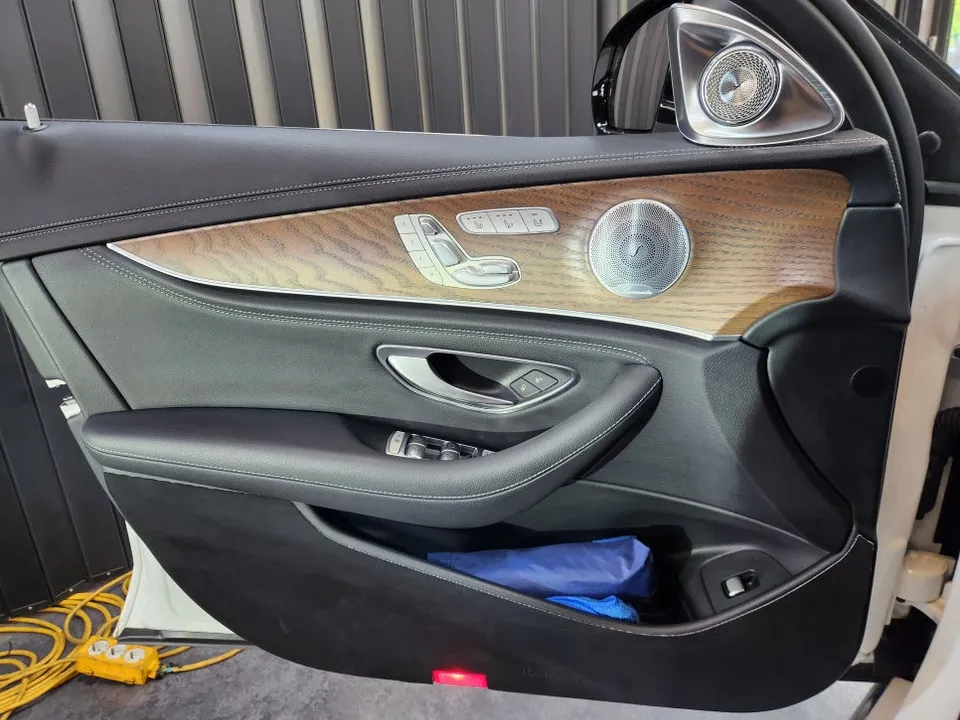 Mercedes-Benz E-Class interior customization - Mercedes-Benz E-Class Interior Customization Review — Piano Black photo 4