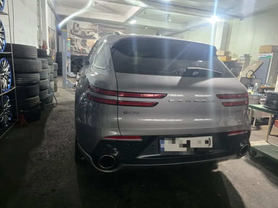 Genesis GV70のホイールリペア・塗装事例 施工写真 2-1