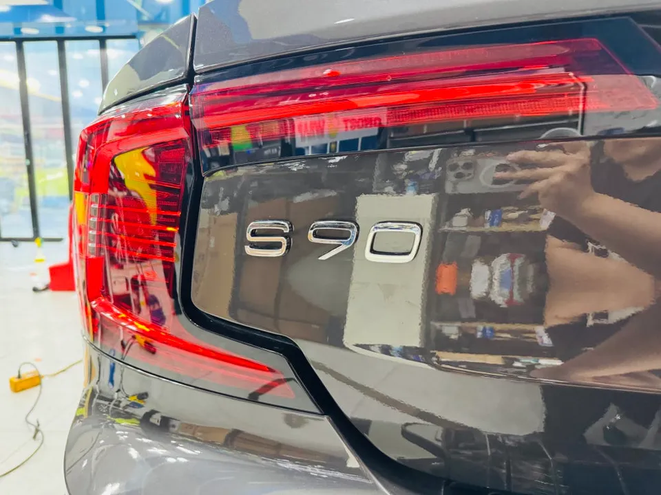 Volvo S90 new car package - Volvo S90 New Car Package Review: Blackout Emblems photo 4