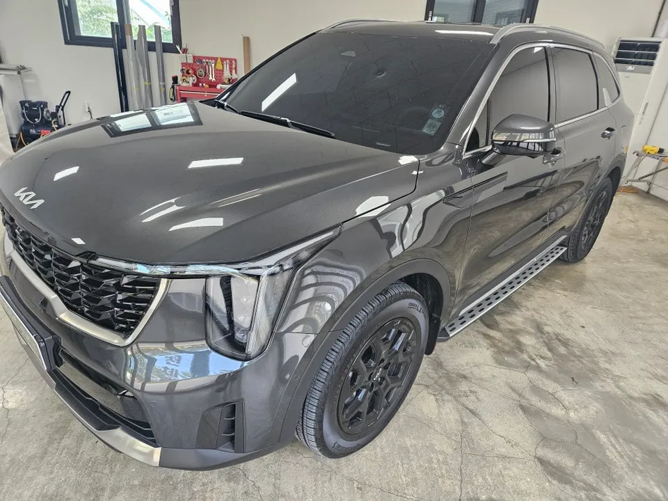 Kia Sorentoのカーフィルム施工事例|クロームラッピング 施工写真 1-1