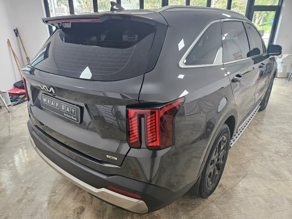Kia Sorentoのカーフィルム施工事例|クロームラッピング 施工写真 3-1