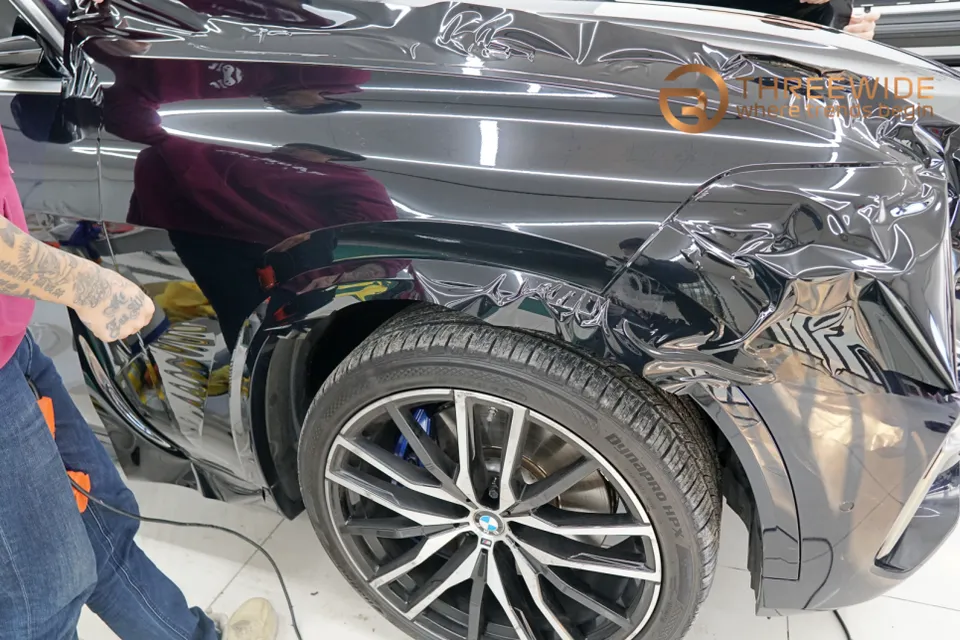 BMW X5のカーラッピング事例｜高光沢PETフィルム施工 施工写真 3-2