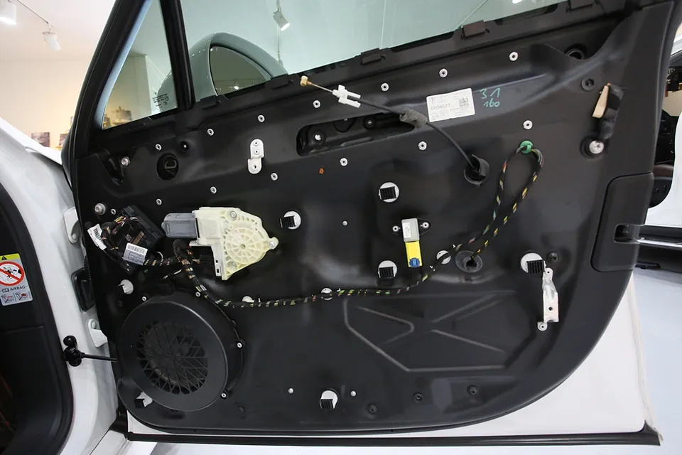 Porsche Panameraのカーオーディオ施工事例 施工写真 3-1