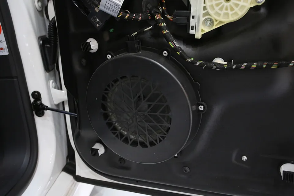 Porsche Panameraのカーオーディオ施工事例 施工写真 4-1