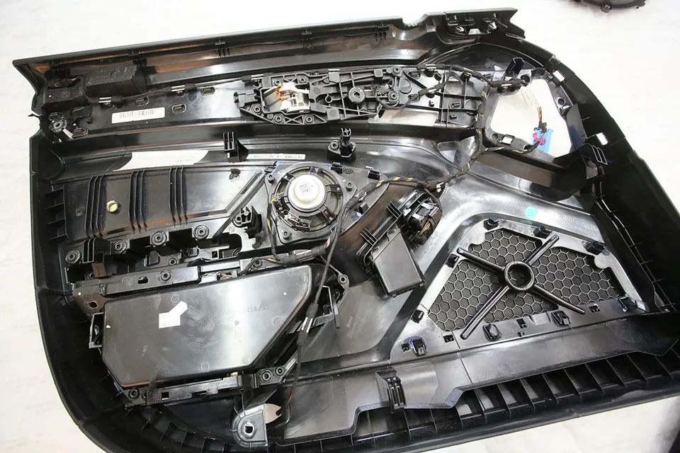 Porsche Panameraのカーオーディオ施工事例 施工写真 3-2