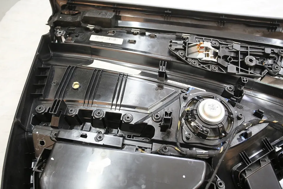 Porsche Panameraのカーオーディオ施工事例 施工写真 1-3