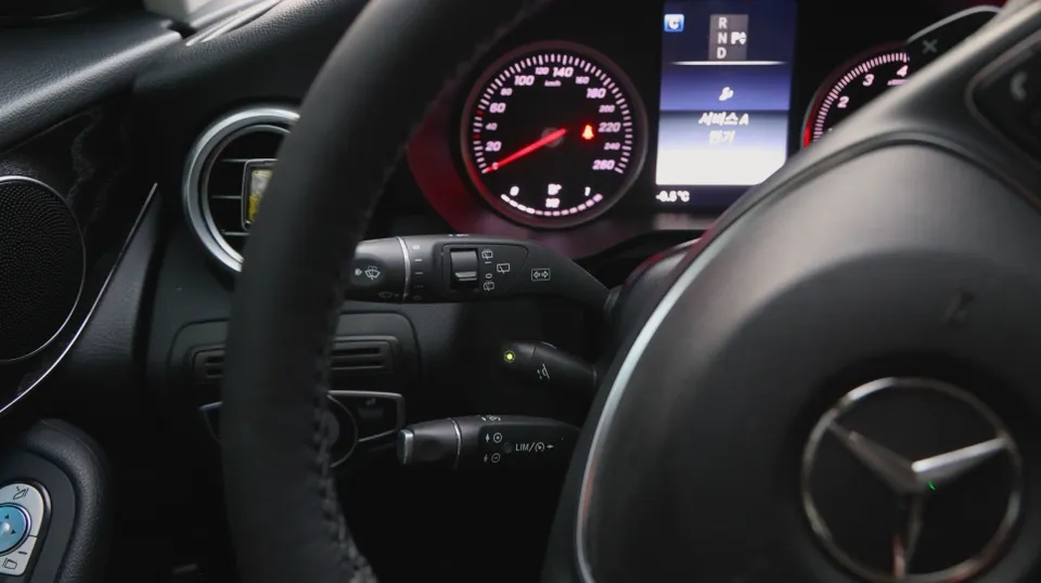 Mercedes-Benz GLC X253 steering wheel - Mercedes-Benz GLC Custom Steering Wheel: Winter Comfort Boost photo 4