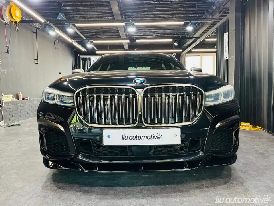 BMW 7 Seriesのカーラッピング事例|費用目安・仕上がり 施工写真 2-2