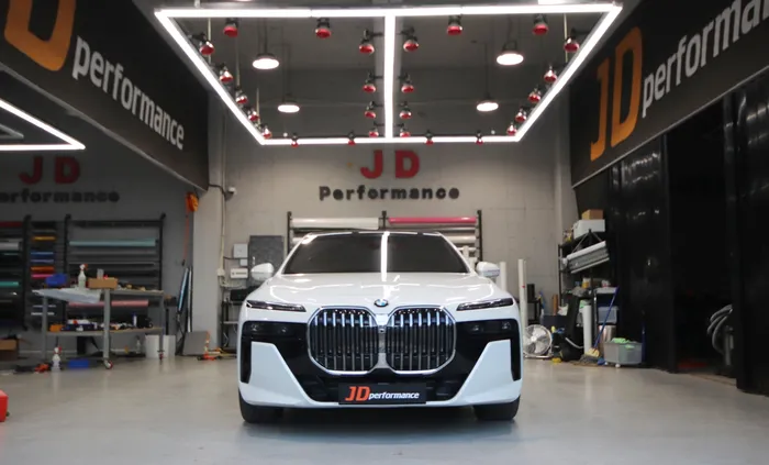BMW 7 Series G70 施工事例：デュオトーンラッピング 写真