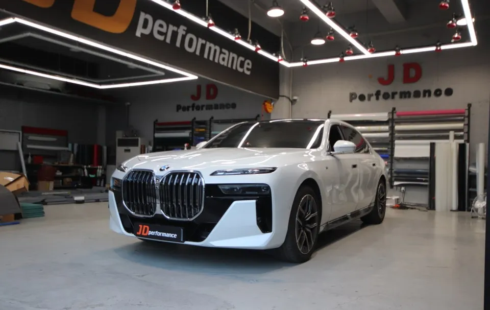 BMW 7 Series G70 施工事例：デュオトーンラッピング 施工写真 1-1