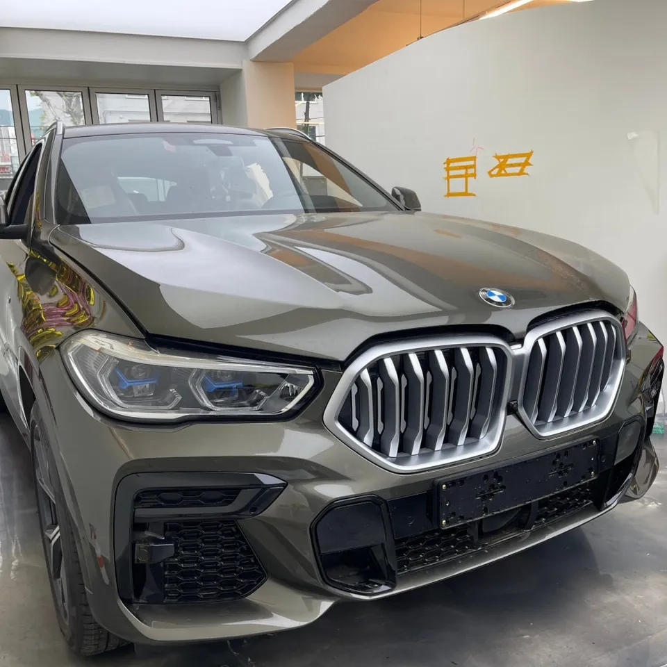 BMW X6のカーラッピング事例｜費用目安・仕上がり 施工写真 2-1