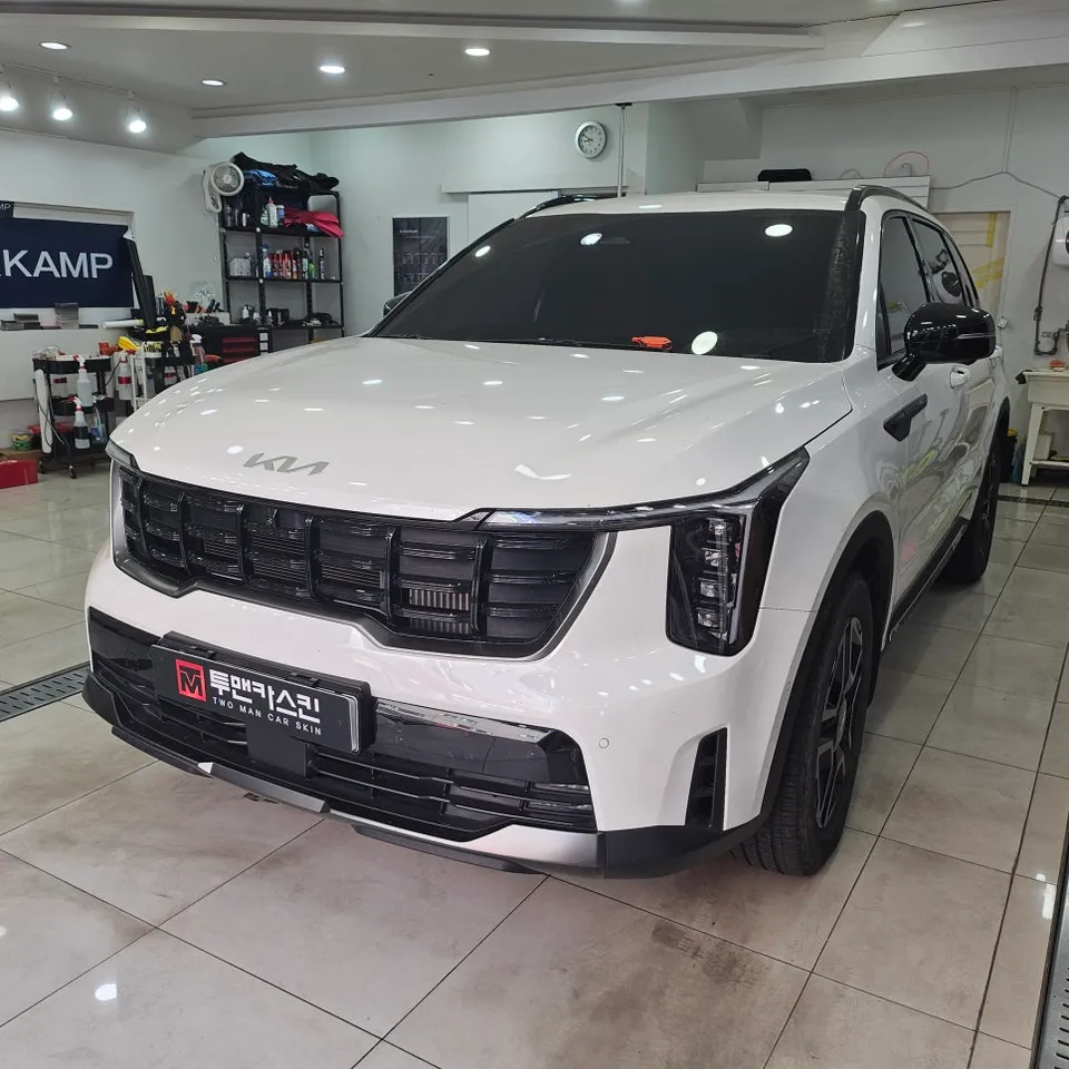 Kia Sorentoのカーラッピング事例|費用目安・仕上がり 施工写真 2-1