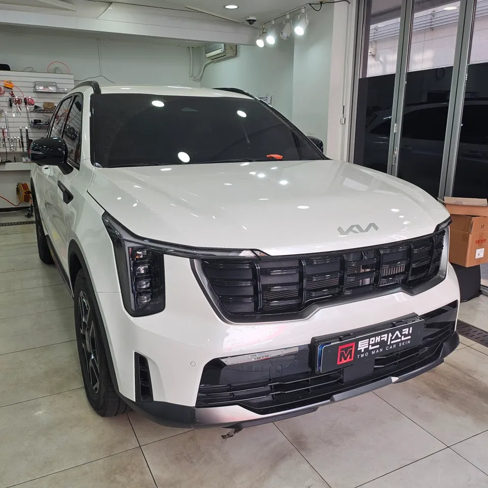 Kia Sorentoのカーラッピング事例|費用目安・仕上がり 施工写真 3-1