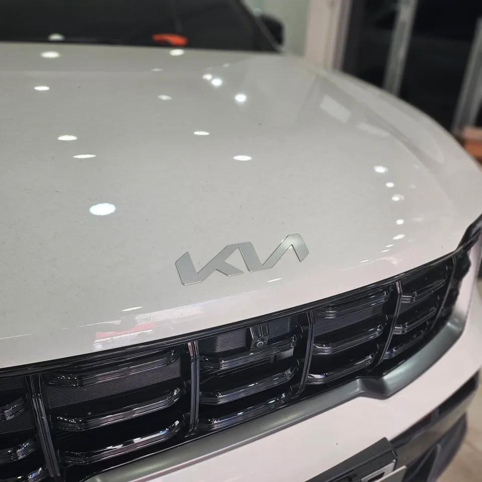 Kia Sorentoのカーラッピング事例|費用目安・仕上がり 施工写真 2-3