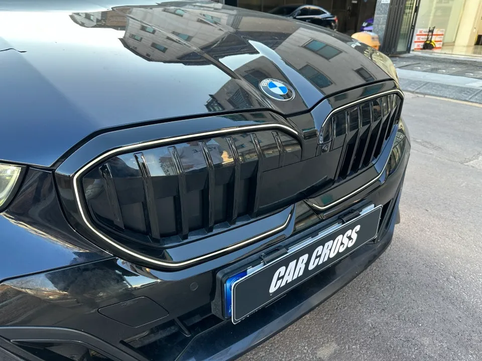 BMW G60 カーラッピング事例：キドニグリル交換なしのカスタム 施工写真 4-2