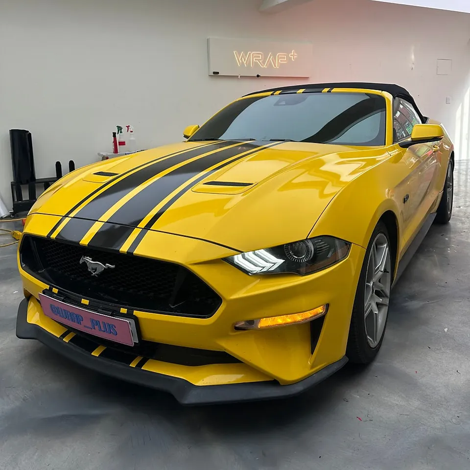 Ford Mustangのカーラッピング事例｜無 ll グレーの高級感 施工写真 1-1