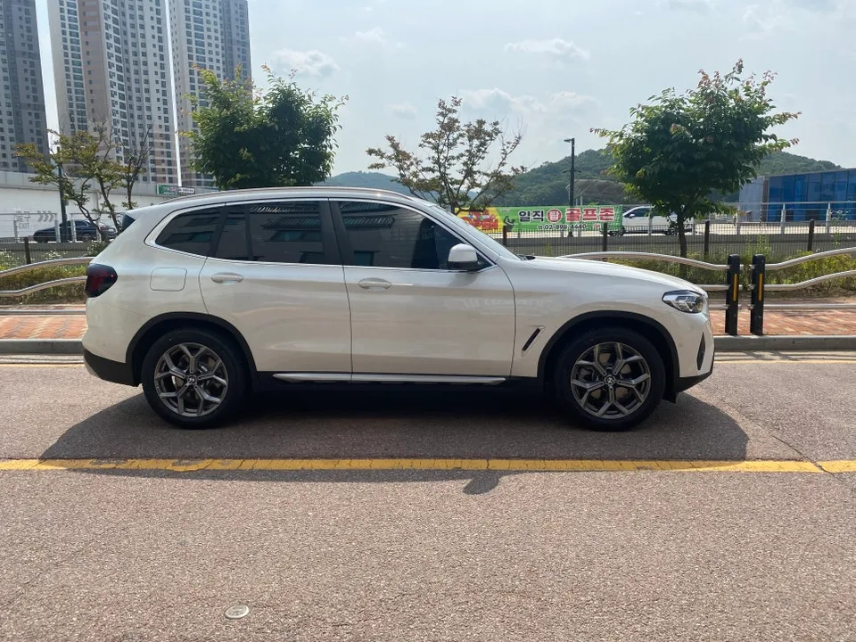 BMW X3のカーラッピング事例|費用目安・仕上がり 施工写真 1-1