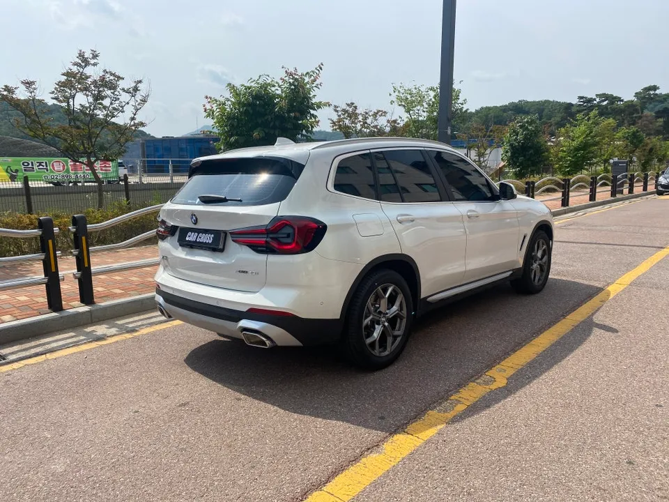 BMW X3のカーラッピング事例|費用目安・仕上がり 施工写真 2-1