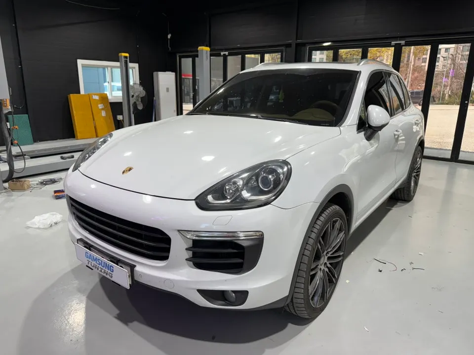 Porsche Cayenne ambient lighting installation result