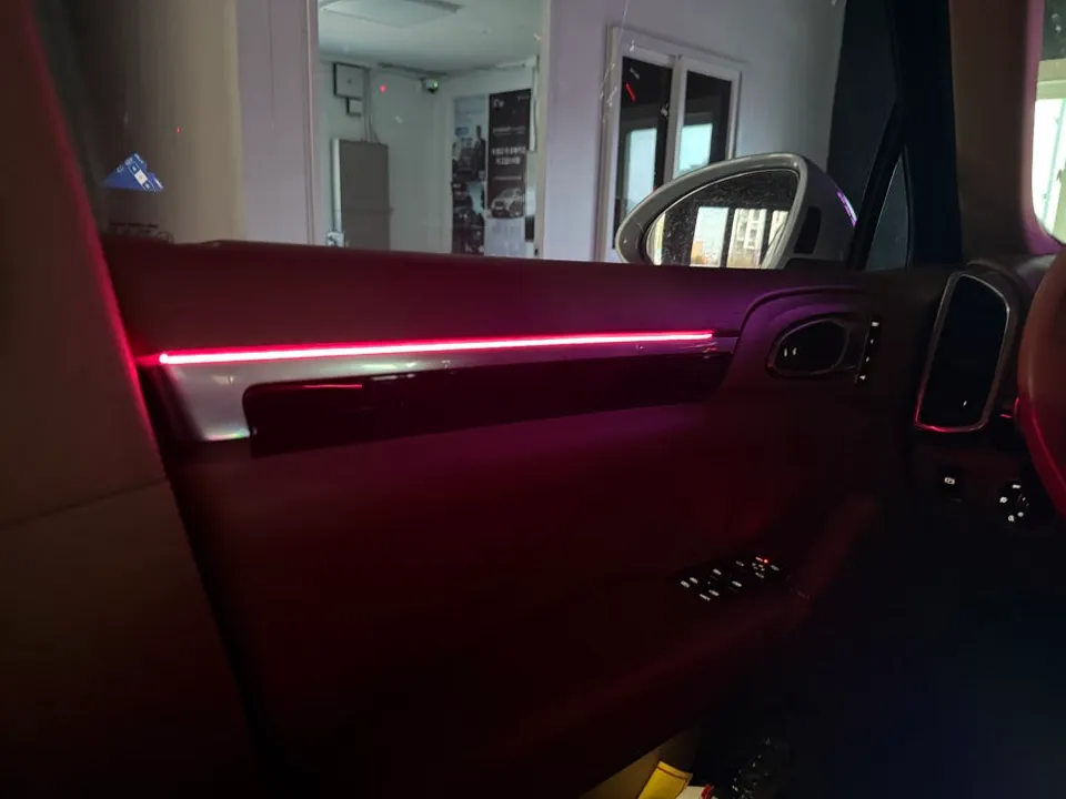 Porsche Cayenne ambient lighting - Porsche Cayenne Ambient Lighting Review: Smart Control photo 3