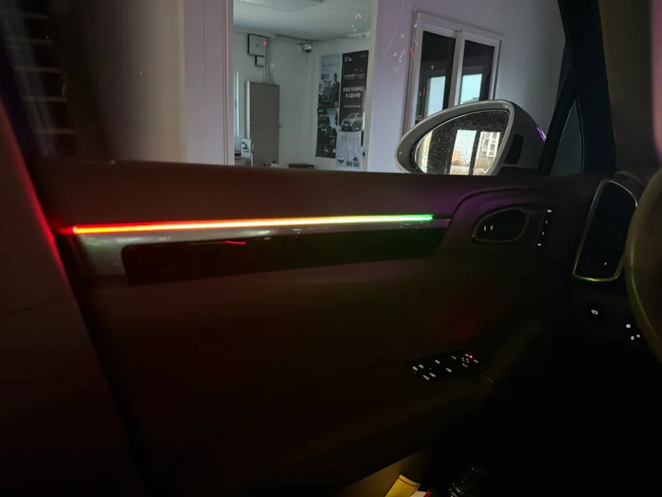Porsche Cayenne ambient lighting - Porsche Cayenne Ambient Lighting Review: Smart Control photo 5