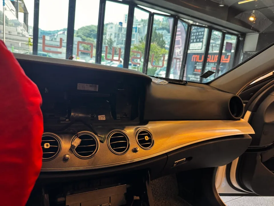 Mercedes-Benz E-Class W213 ambient lighting - Mercedes-Benz E-Class Ambient Lighting Review — Enhanced Interior photo 3