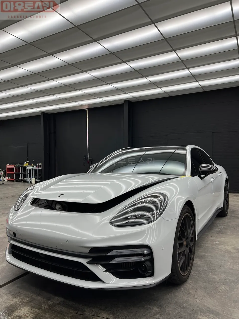 Porsche Panamera vinyl wrap - Porsche Panamera Vinyl Wrap Review: Stunning Crayon High Gloss Fi photo 3