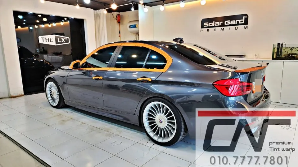BMW 3 Series F30のガラスコーティング事例|費用目安・仕上がり 施工写真 1-3